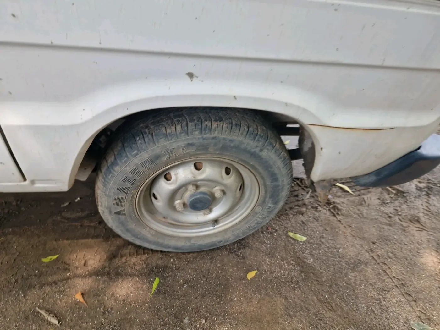 2017 Maruti Omni 5 STR, CNG, Manual, 72,004 km, tyre