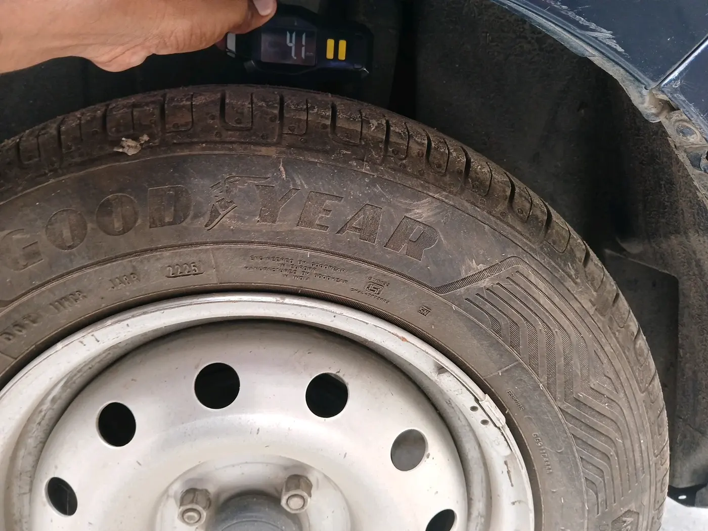 2021 Maruti Swift LXI, CNG, Manual, 84,883 km, tyre