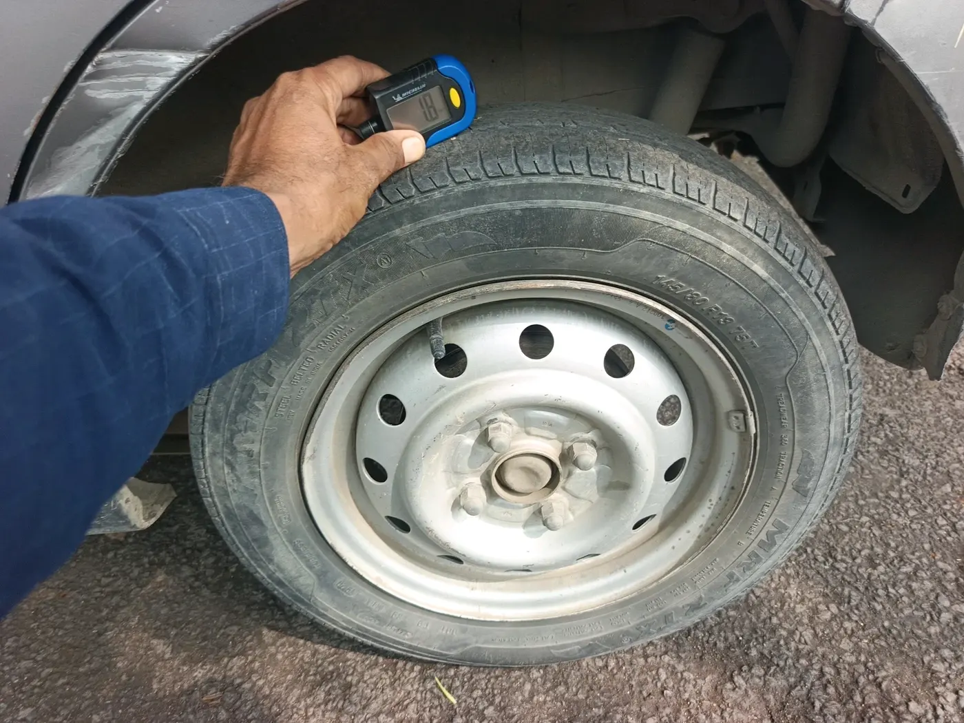 2012 Maruti Wagon R 1.0 LXI CNG, CNG, Manual, 1,45,981 km, tyre