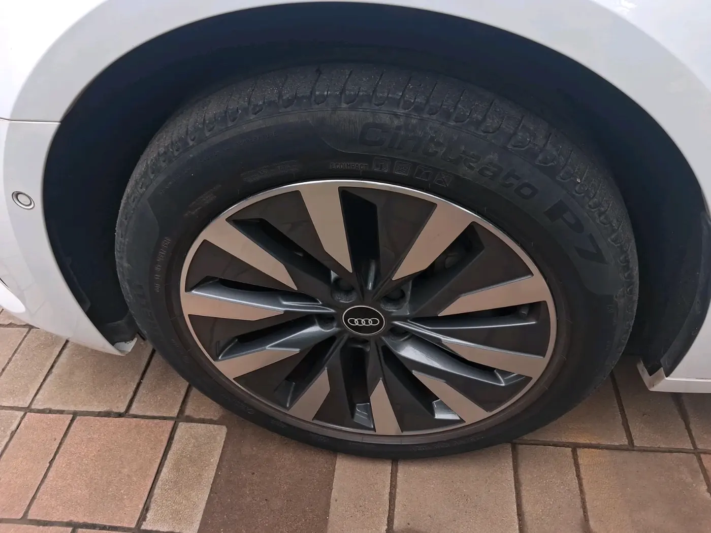 2021 Audi A6 45 TFSI TECHNOLOGY, Petrol, Automatic, 28,644 km, tyre