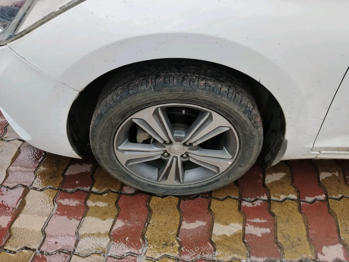 2017 Hyundai Verna 1.6 VTVT SX, Petrol, Manual, 77,065 km, tyre
