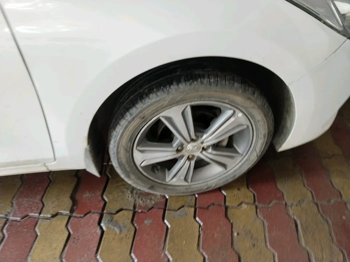 2017 Hyundai Verna 1.6 VTVT SX, Petrol, Manual, 77,065 km, tyre