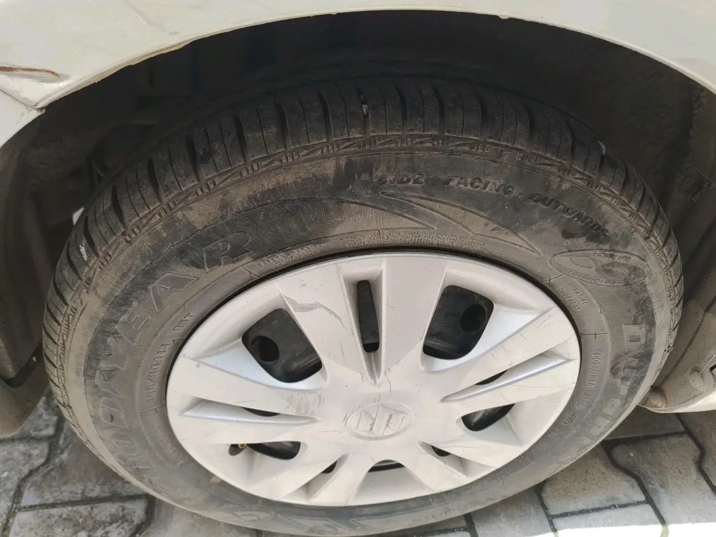 2012 Maruti Swift Dzire LXI, Petrol, Manual, 50,557 km, tyre