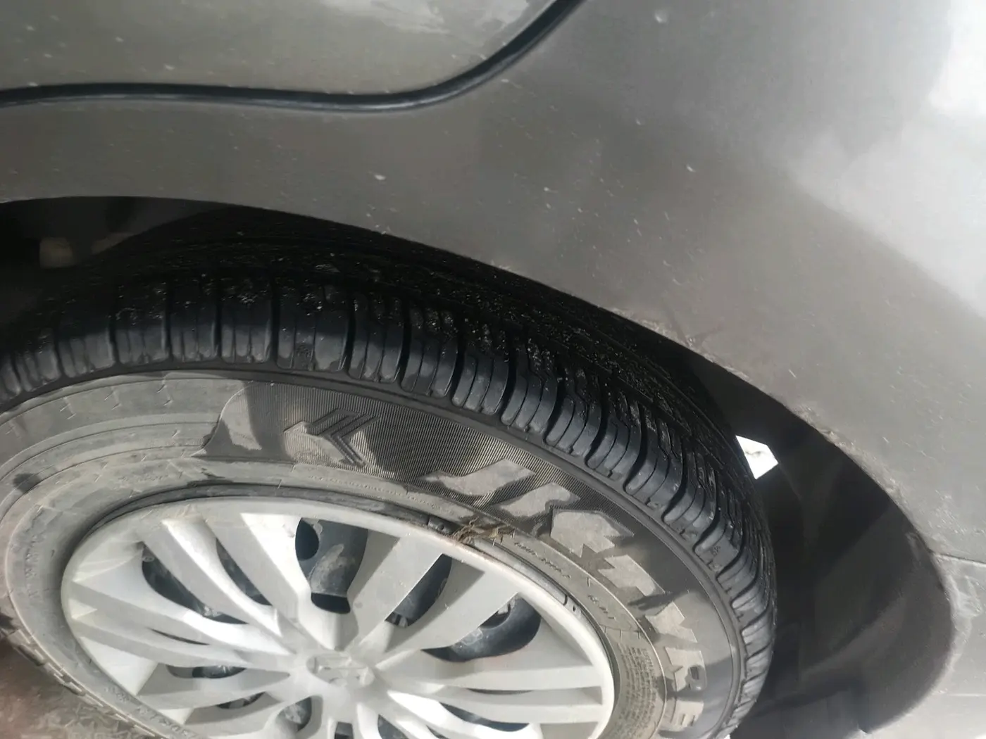 2019 Maruti Dzire VXI, Petrol, Manual, 61,477 km, tyre