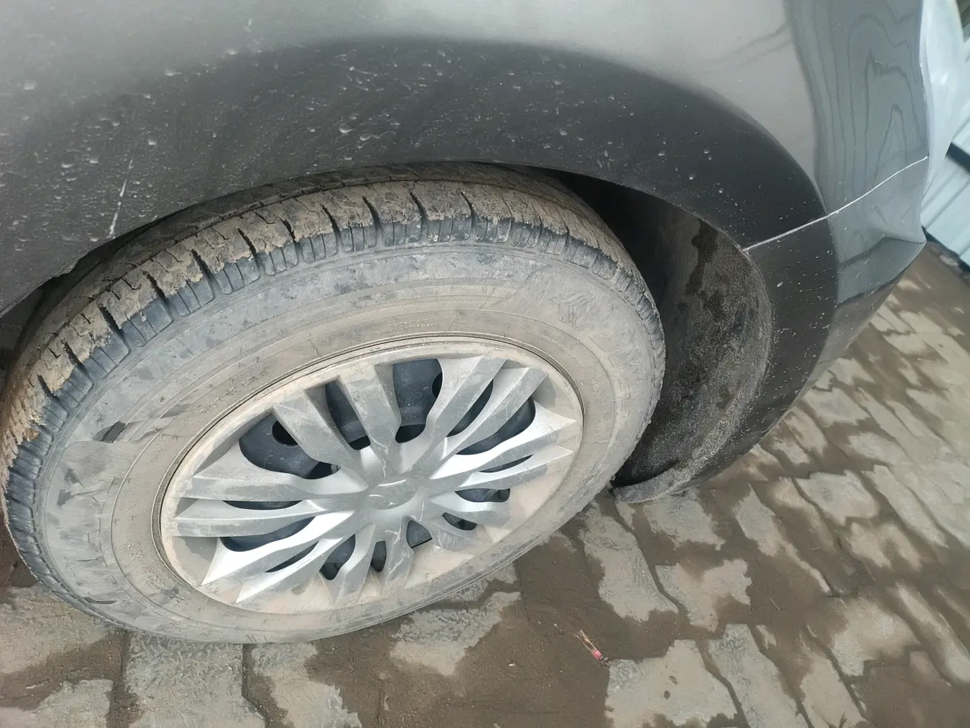2019 Maruti Dzire VXI, Petrol, Manual, 61,477 km, tyre