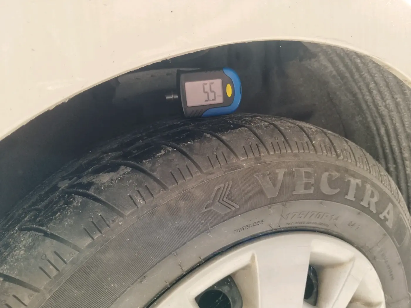 2013 Hyundai i20 MAGNA 1.2, Petrol, Manual, 1,07,163 km, tyre
