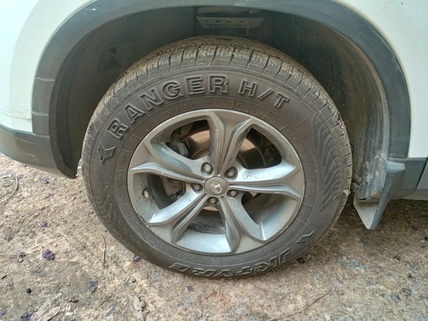 2021 Tata Harrier XTA 2.0L KRYOTEC PLUS, Diesel, Automatic, 1,17,385 km, tyre