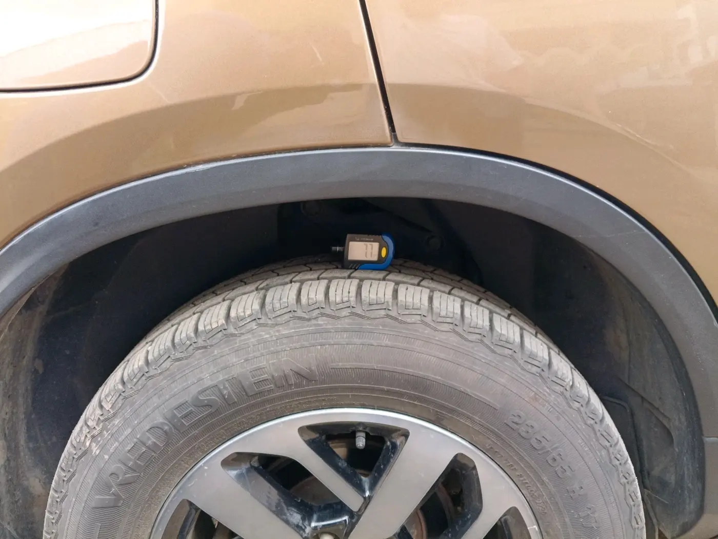 2022 Tata Harrier XZA PLUS 2.0L, Diesel, Automatic, 1,12,178 km, tyre