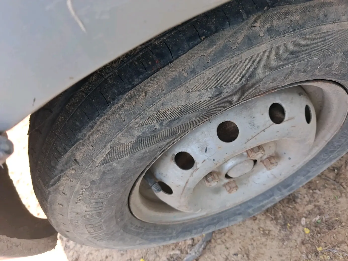 2012 Maruti Alto LXI CNG, CNG, Manual, 1,86,350 km, tyre