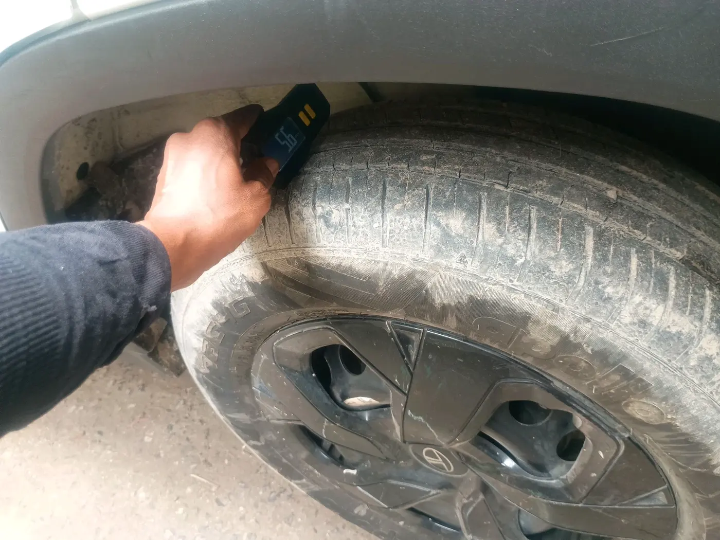 2024 Tata PUNCH ADVENTURE RHYTHM PACK MT, Petrol, Manual, 25,403 km, tyre