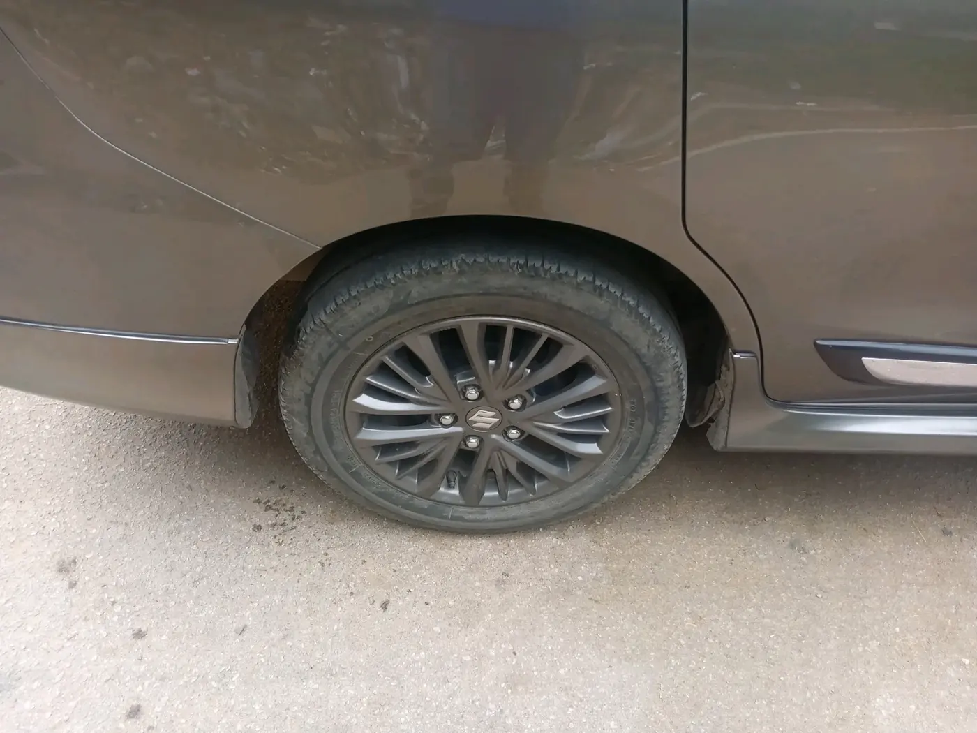 2021 Maruti Ertiga ZXI+ SHVS, Petrol, Manual, 37,307 km, tyre