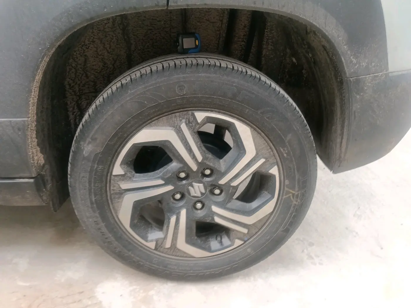 2024 Maruti BREZZA ZXI + SMART HYBRID, Petrol, Manual, 16,317 km, tyre