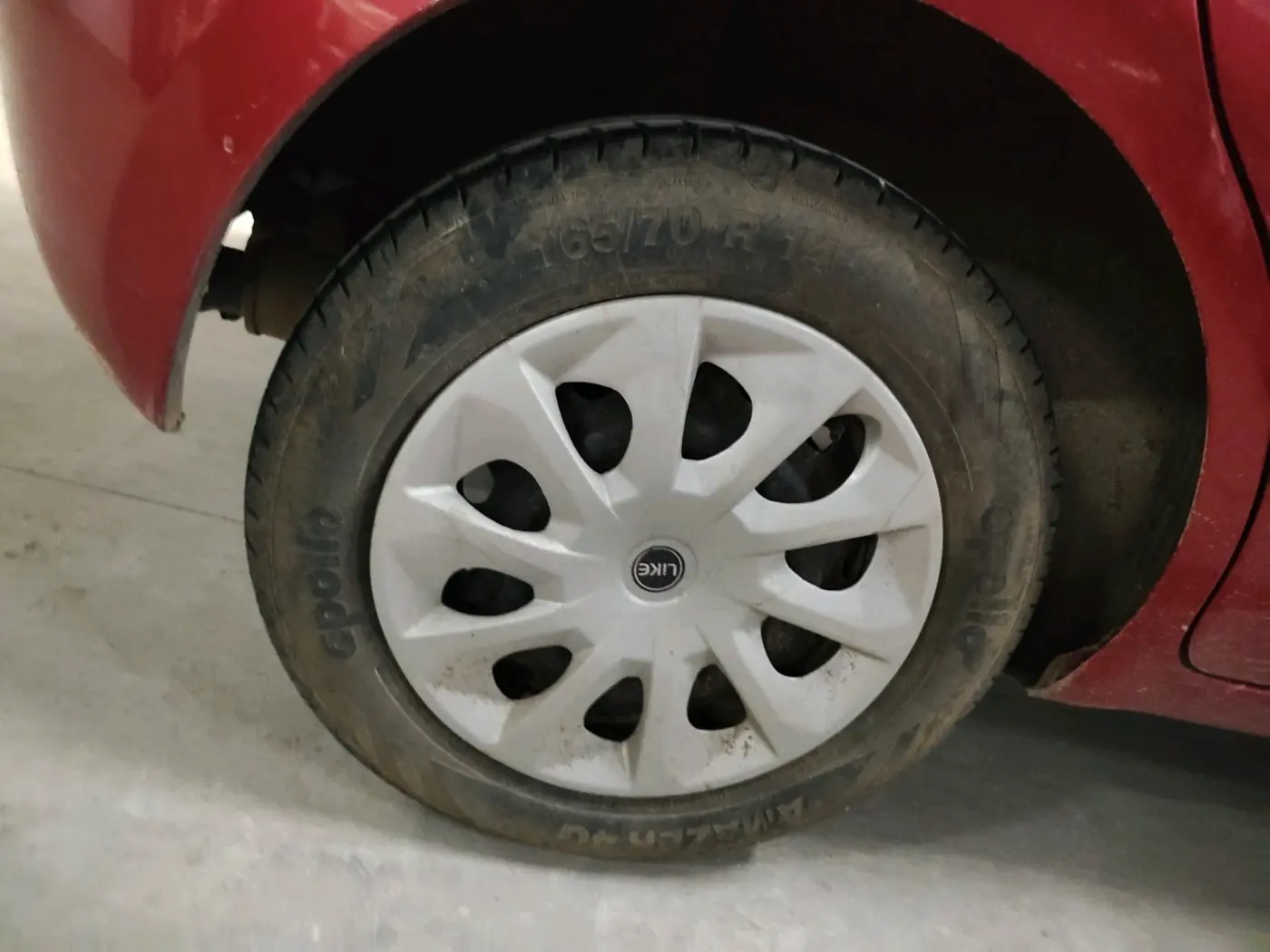 2015 Nissan Micra XL CVT, Petrol, Automatic, 1,01,388 km, tyre