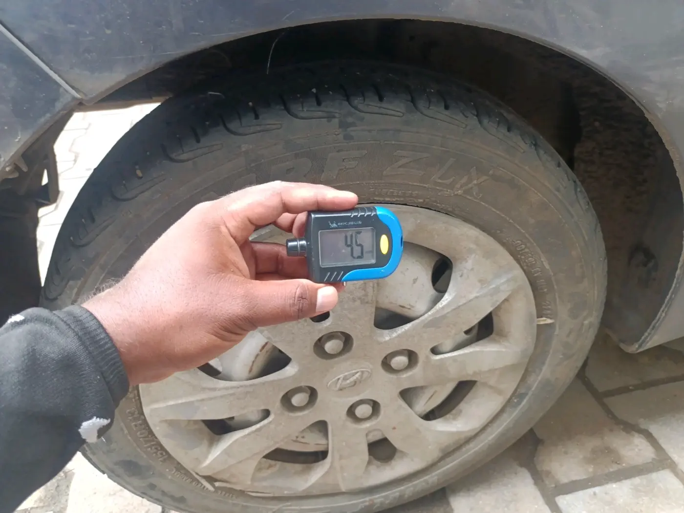 2018 Hyundai Eon ERA +, CNG, Manual, 1,09,787 km, tyre