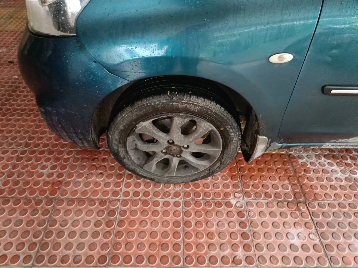 2015 Nissan Micra XV CVT, Petrol, Automatic, 49,669 km, tyre