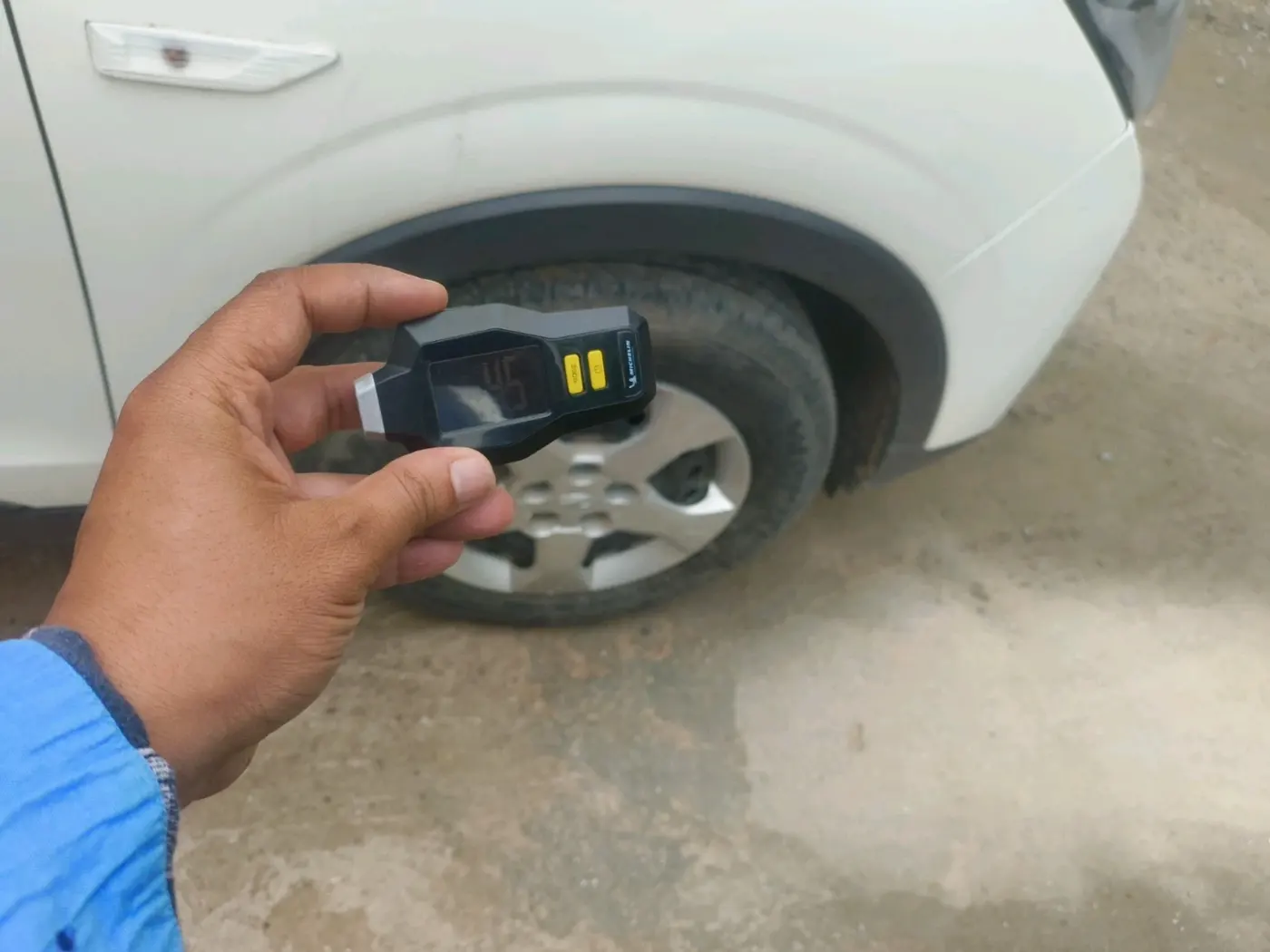 2019 Mahindra XUV300 W6 1.2 PETROL, Petrol, Manual, 64,334 km, tyre