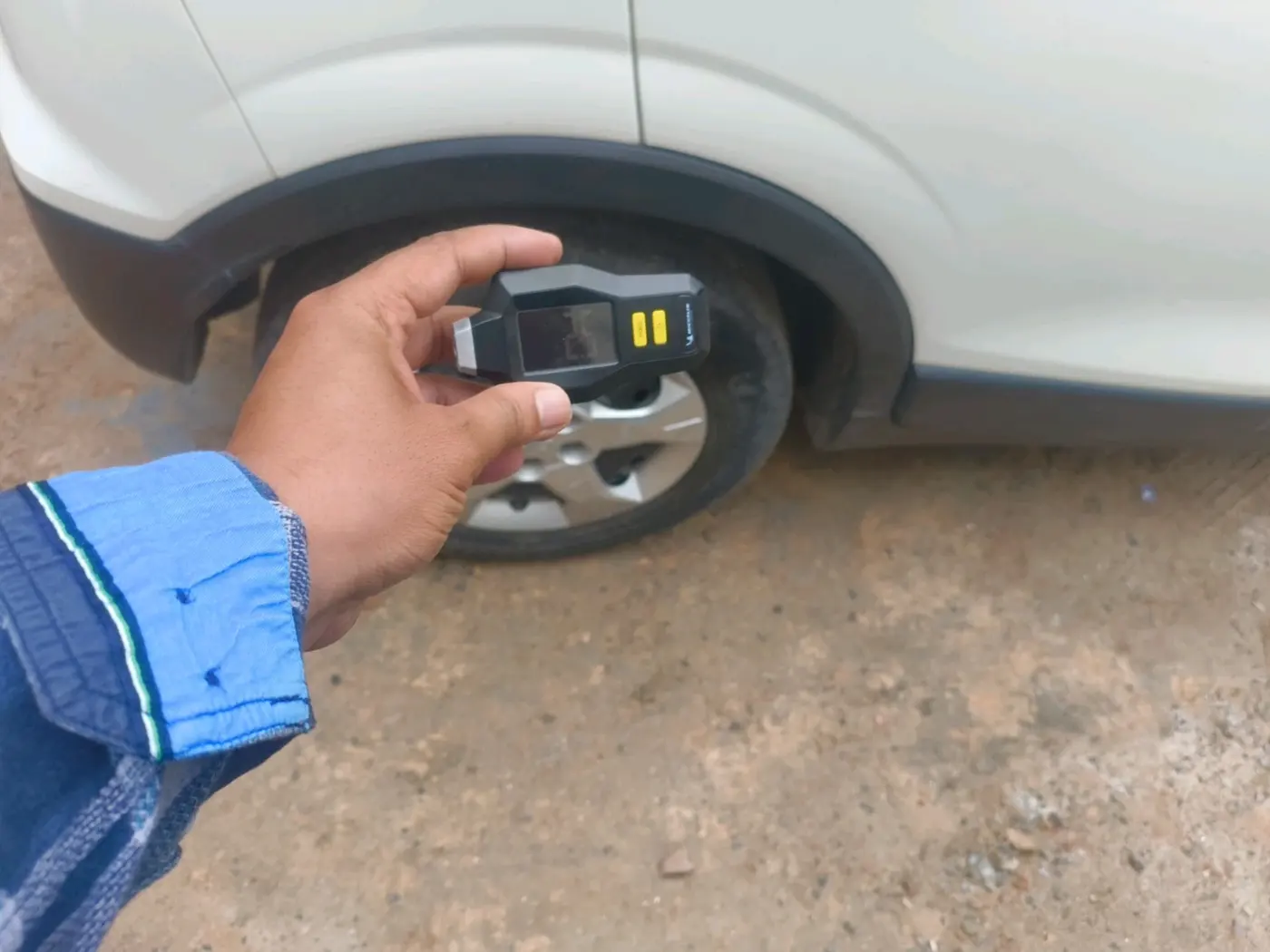 2019 Mahindra XUV300 W6 1.2 PETROL, Petrol, Manual, 64,334 km, tyre