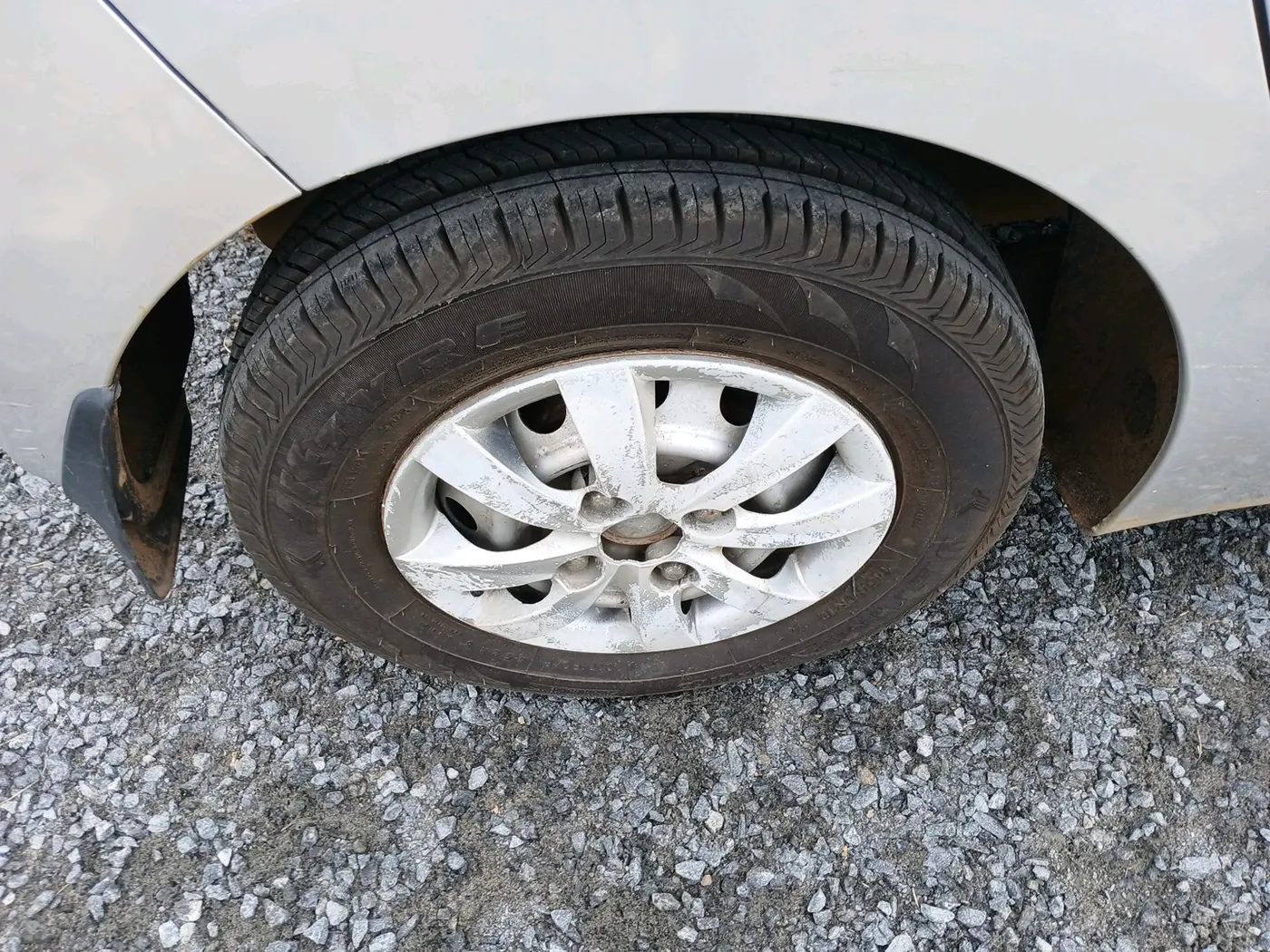 2013 Hyundai Eon D-LITE+, Petrol, Manual, 50,144 km, tyre