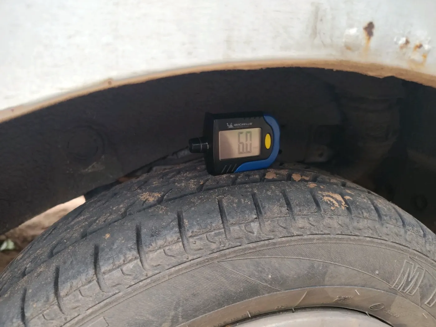 2011 Hyundai Santro Xing GLS, CNG, Manual, 2,50,542 km, tyre