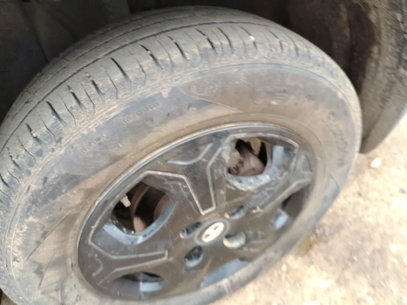 2022 Tata PUNCH ACCOMPLISHED MT, Petrol, Manual, 29,998 km, tyre
