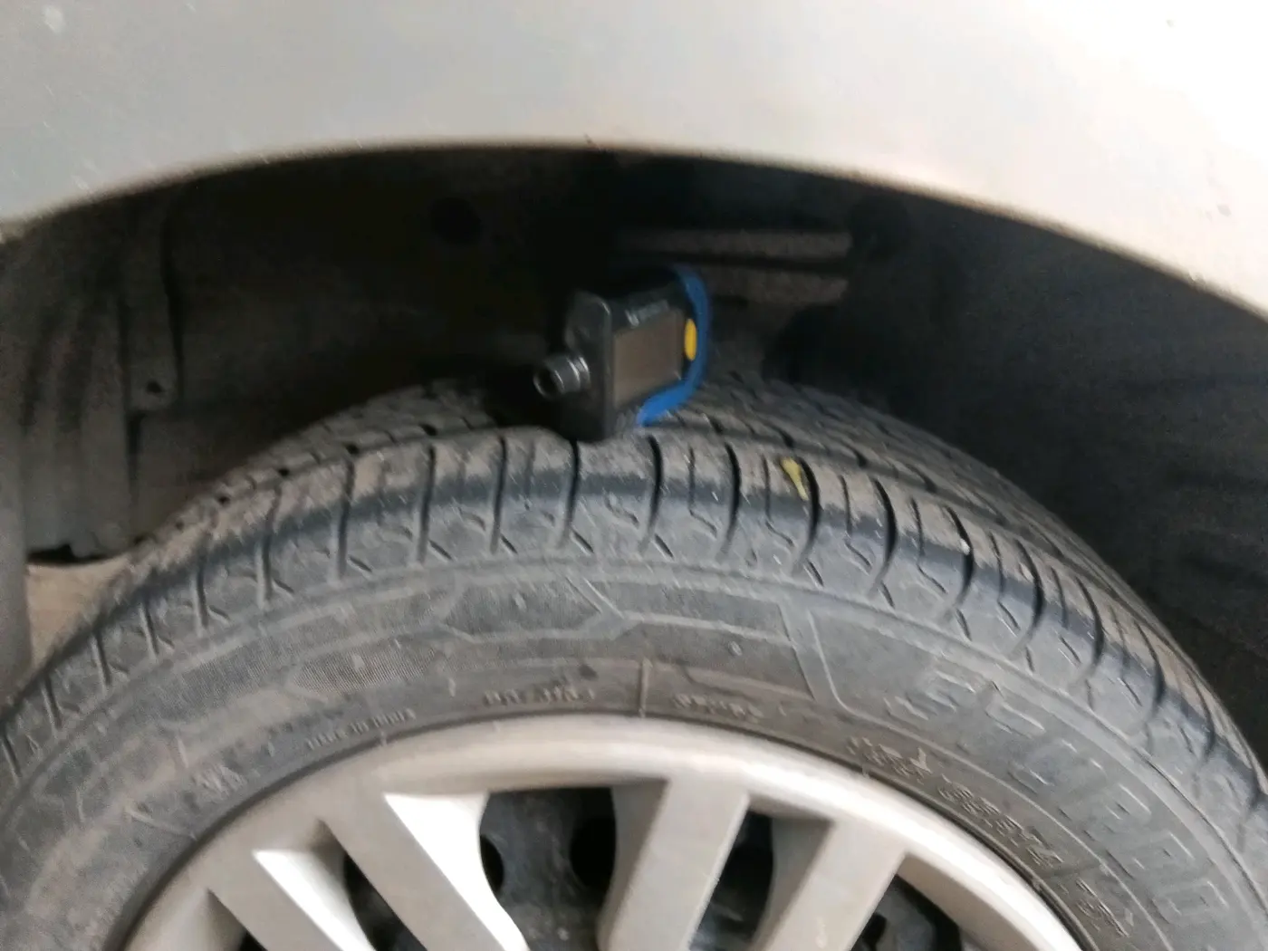 2013 Maruti Wagon R 1.0 VXI, Petrol, Manual, 93,871 km, tyre