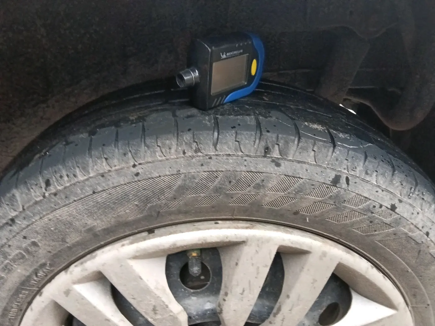 2013 Maruti Wagon R 1.0 VXI, Petrol, Manual, 93,871 km, tyre