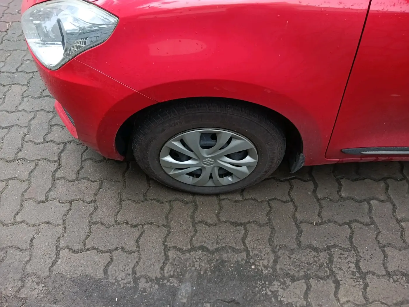 2018 Maruti Swift VXI AMT, Petrol, Automatic, 85,598 km, tyre