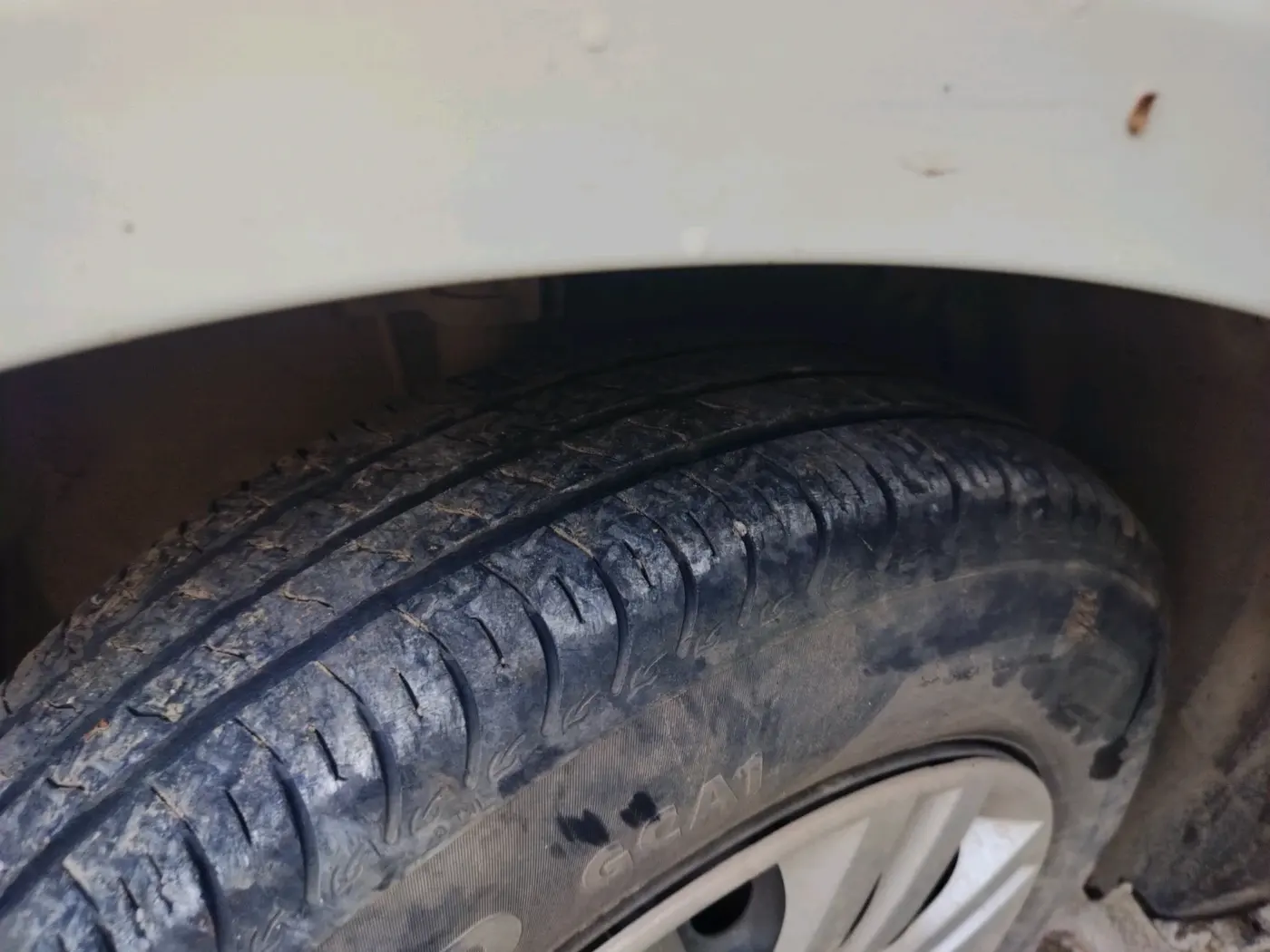 2015 Maruti Swift VXI, Petrol, Manual, 1,47,737 km, tyre