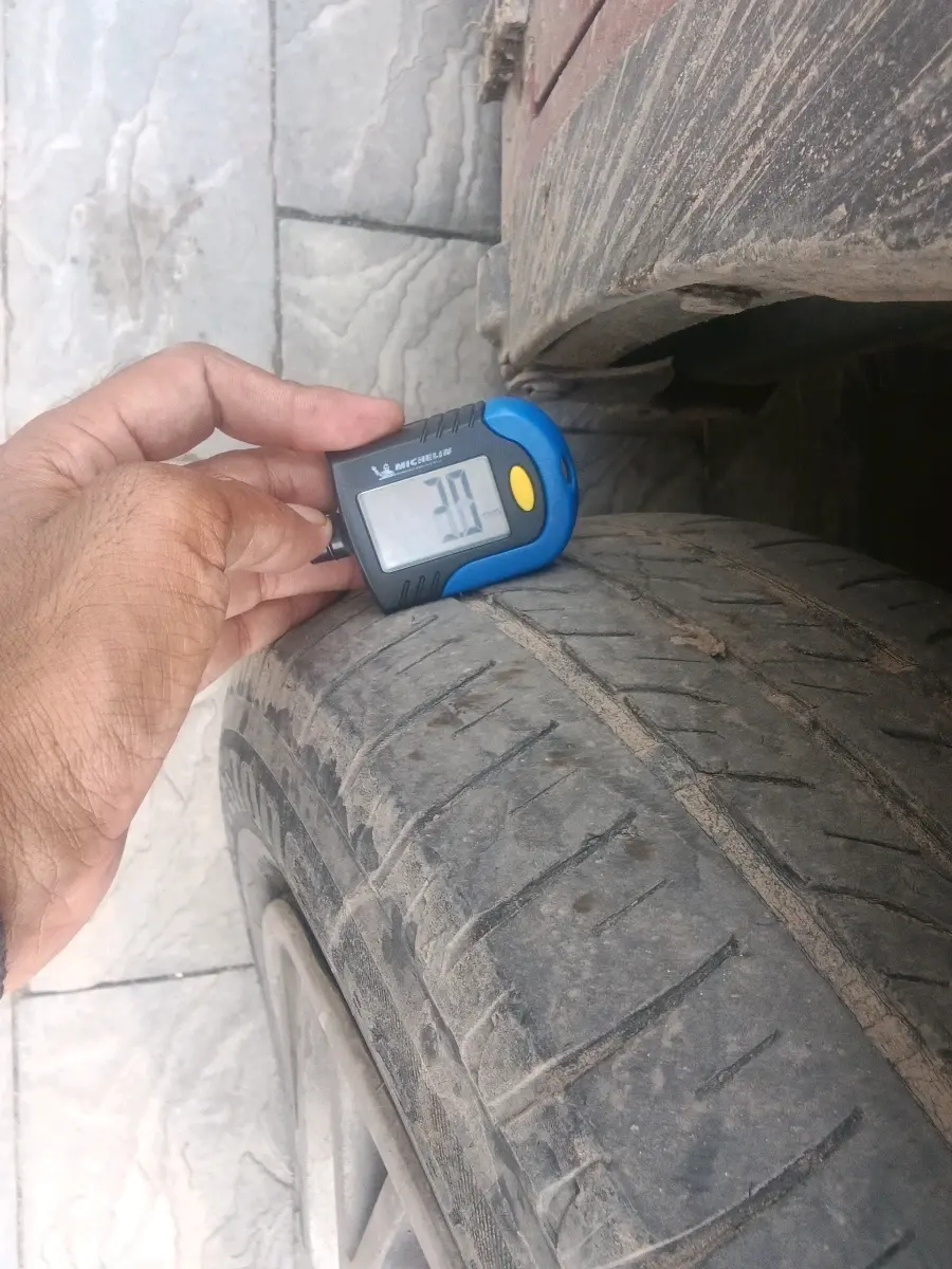 2016 Mahindra Kuv100 K4 6 STR, Petrol, Manual, 1,01,210 km, tyre