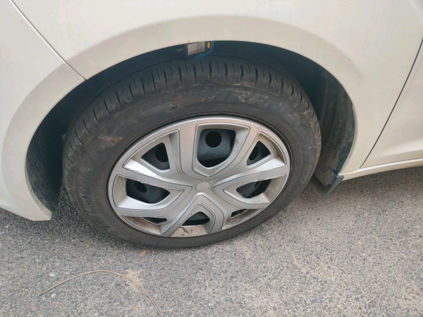 2025 Tata ALTROZ XM PETROL, Petrol, Manual, 20,860 km, tyre