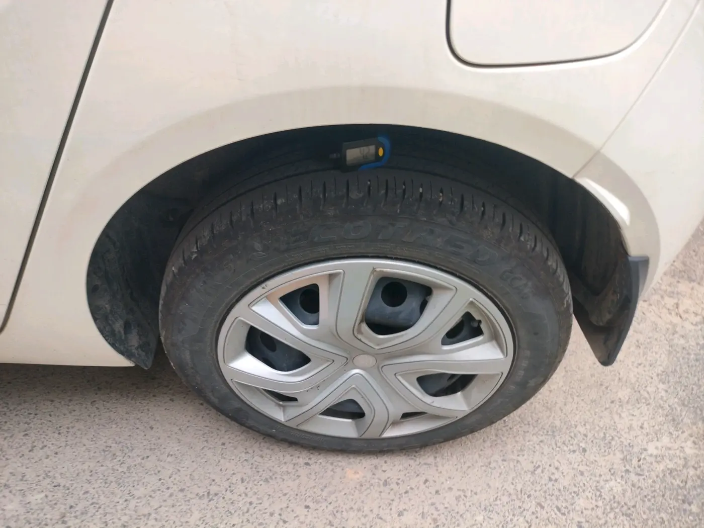 2025 Tata ALTROZ XM PETROL, Petrol, Manual, 20,860 km, tyre