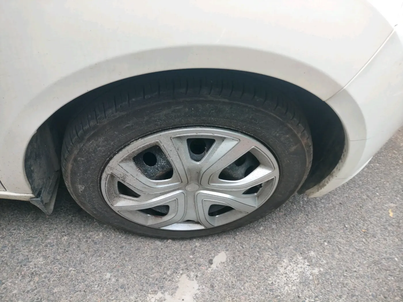 2025 Tata ALTROZ XM PETROL, Petrol, Manual, 20,860 km, tyre
