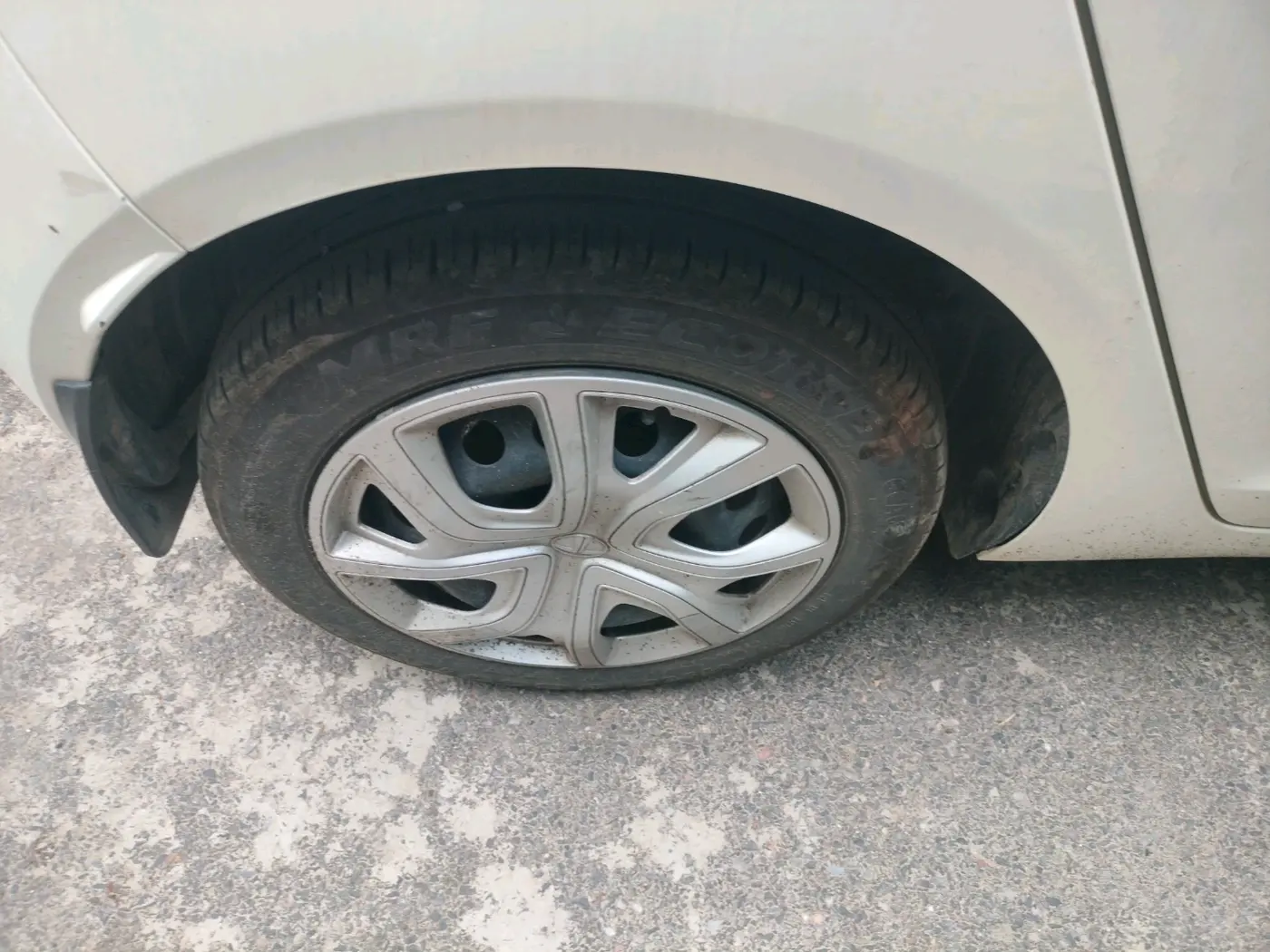 2025 Tata ALTROZ XM PETROL, Petrol, Manual, 20,860 km, tyre