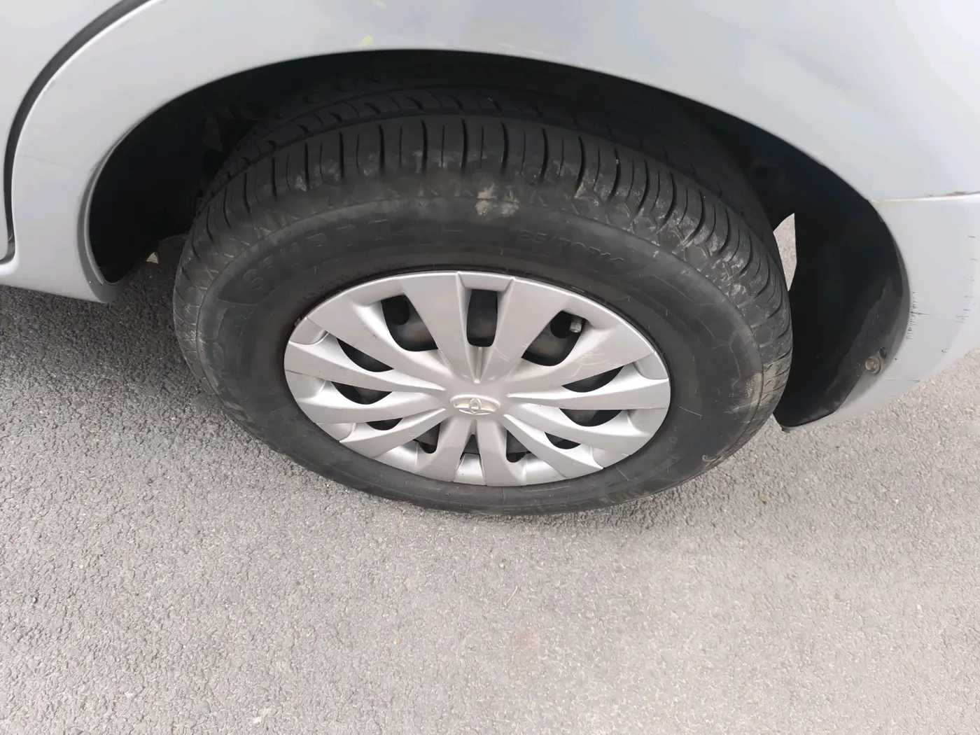 2013 Toyota Etios Liva G, Petrol, Manual, 63,838 km, tyre