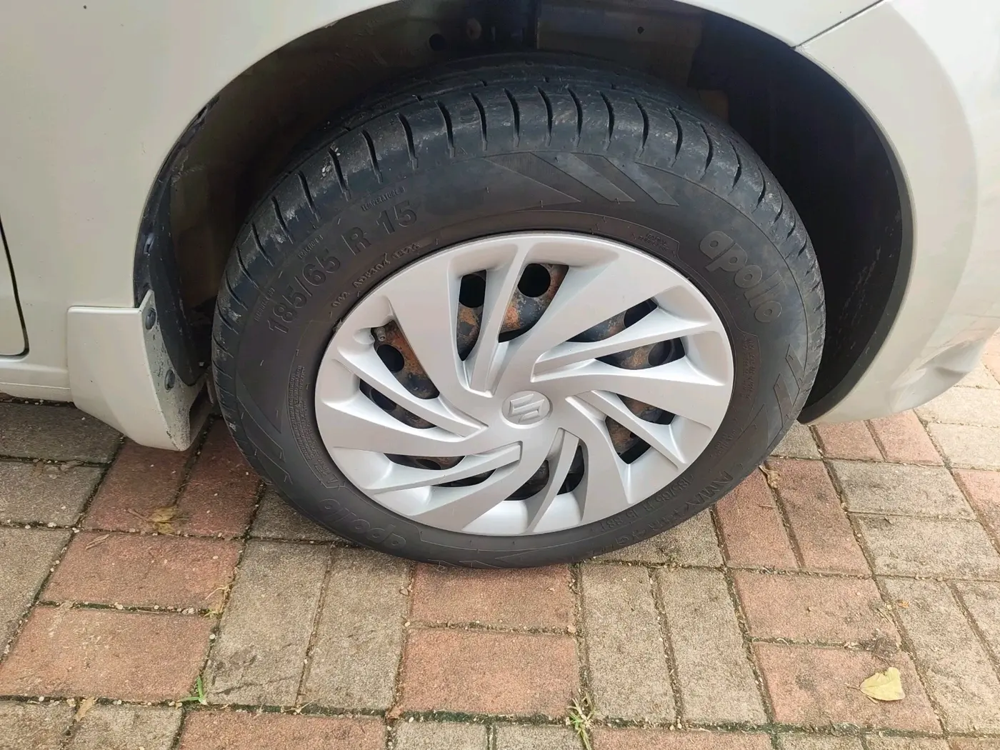 2014 Maruti Ertiga VXI, Petrol, Manual, 1,00,826 km, tyre