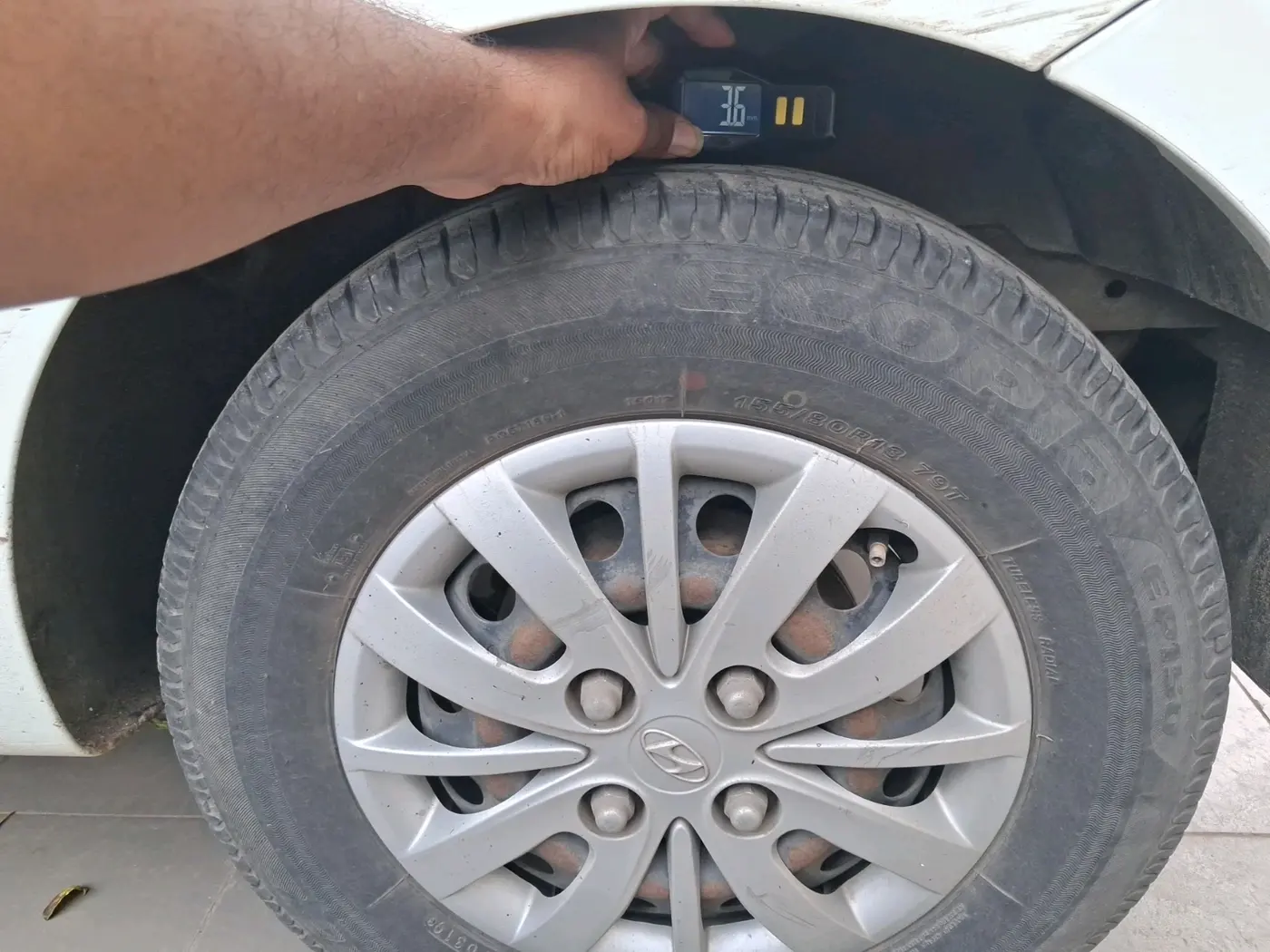 2013 Hyundai i10 MAGNA 1.2, Petrol, Manual, 1,29,867 km, tyre