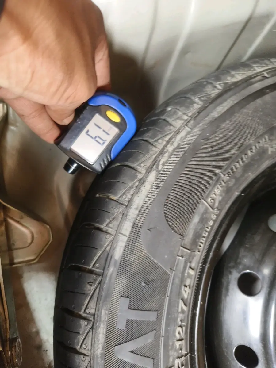 2022 Maruti Alto VXI, Petrol, Manual, 33,065 km, tyre
