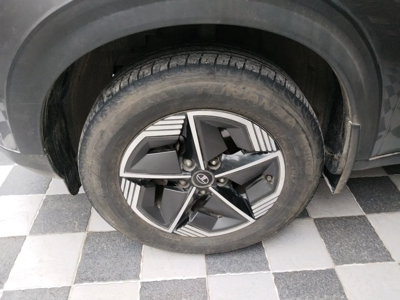 2023 Tata NEXON CREATIVE 1.2 PETROL, Petrol, Manual, 36,500 km, tyre