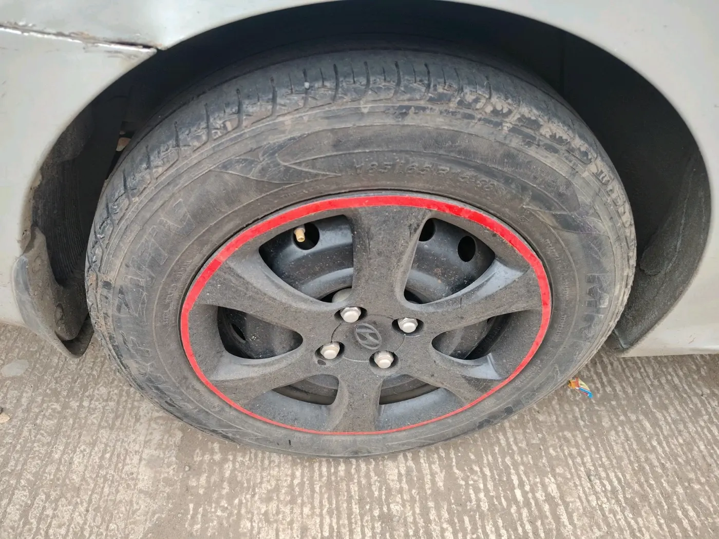 2012 Hyundai Verna FLUIDIC 1.6 CRDI EX, Diesel, Manual, 1,06,161 km, tyre