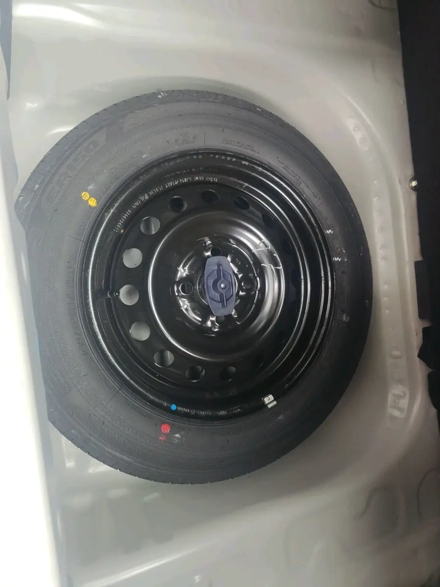 2023 Maruti Celerio VXI AMT, Petrol, Automatic, 16,889 km, tyre