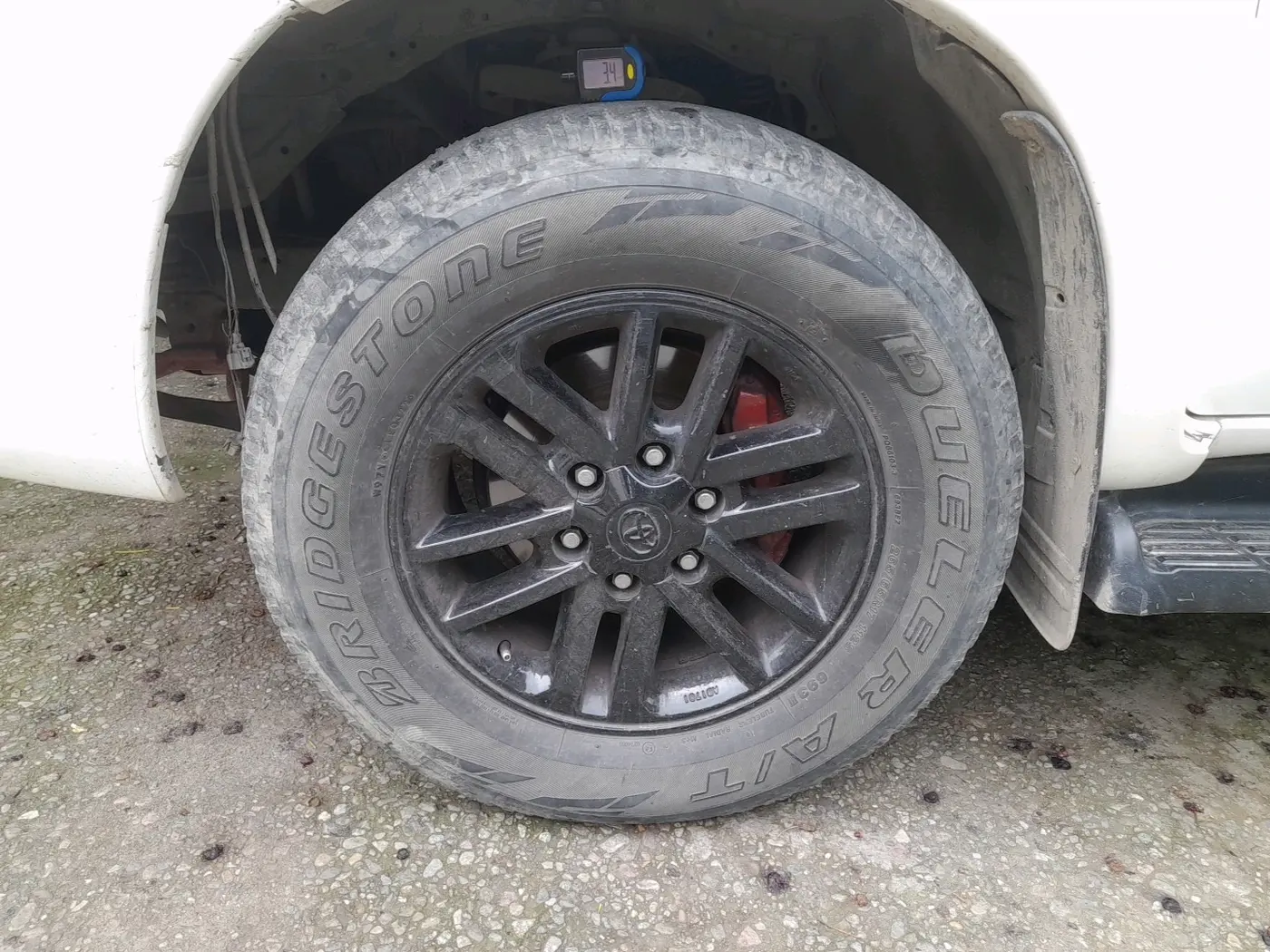 2015 Toyota Fortuner 3.0 4X2 AT, Diesel, Automatic, 1,53,751 km, tyre