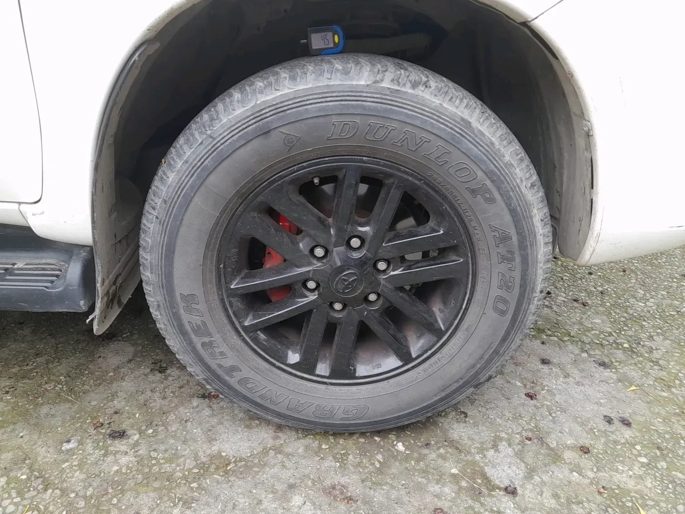 2015 Toyota Fortuner 3.0 4X2 AT, Diesel, Automatic, 1,53,751 km, tyre