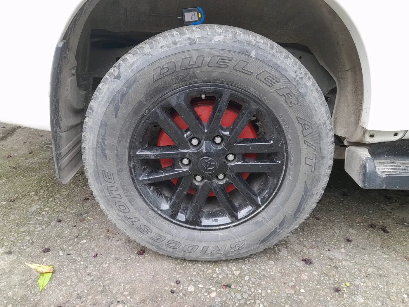2015 Toyota Fortuner 3.0 4X2 AT, Diesel, Automatic, 1,53,751 km, tyre