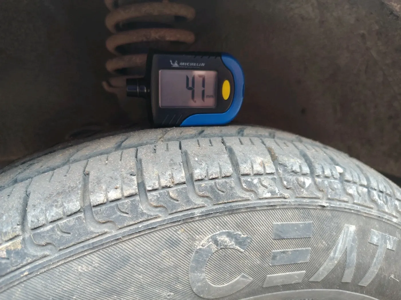 2016 Maruti Eeco 5 STR, CNG, Manual, 1,83,589 km, tyre