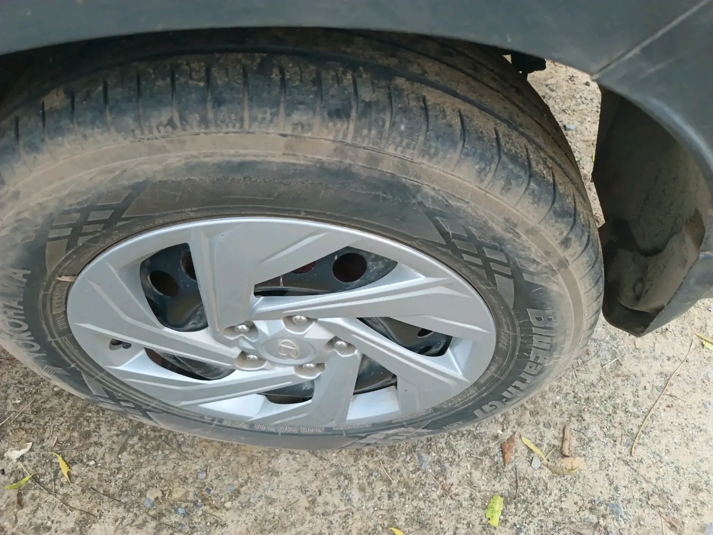 2020 Hyundai VENUE S 1.2, Petrol, Manual, 56,832 km, tyre