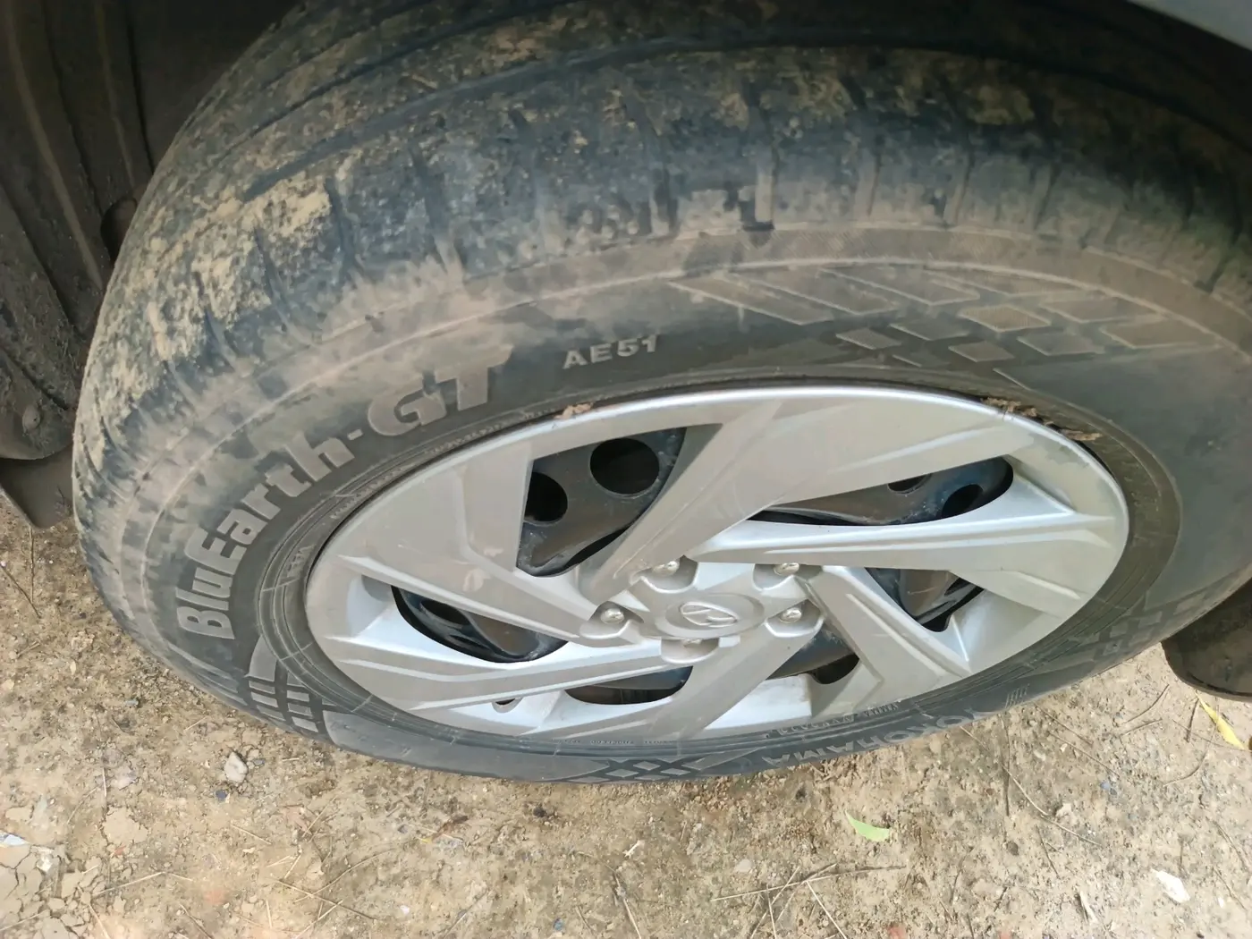 2020 Hyundai VENUE S 1.2, Petrol, Manual, 56,832 km, tyre