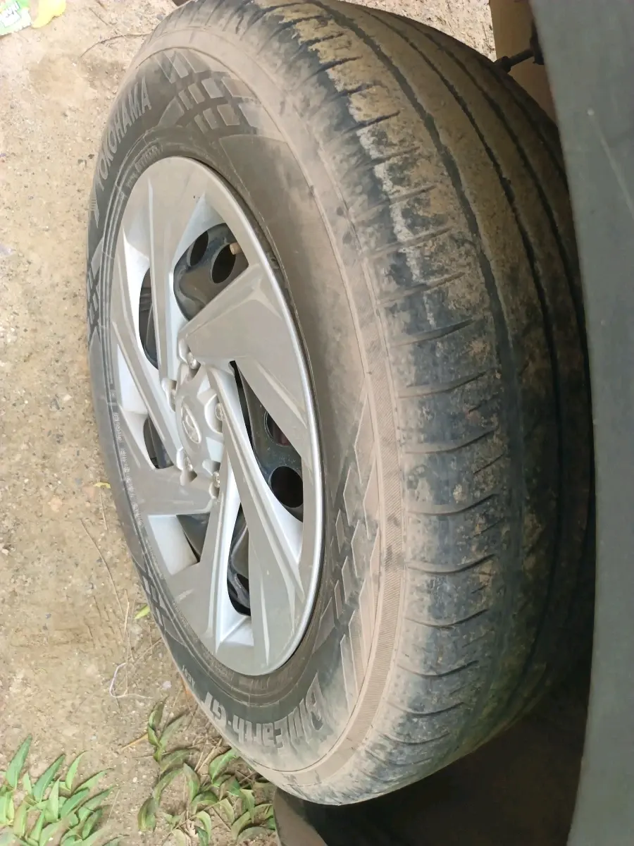 2020 Hyundai VENUE S 1.2, Petrol, Manual, 56,832 km, tyre