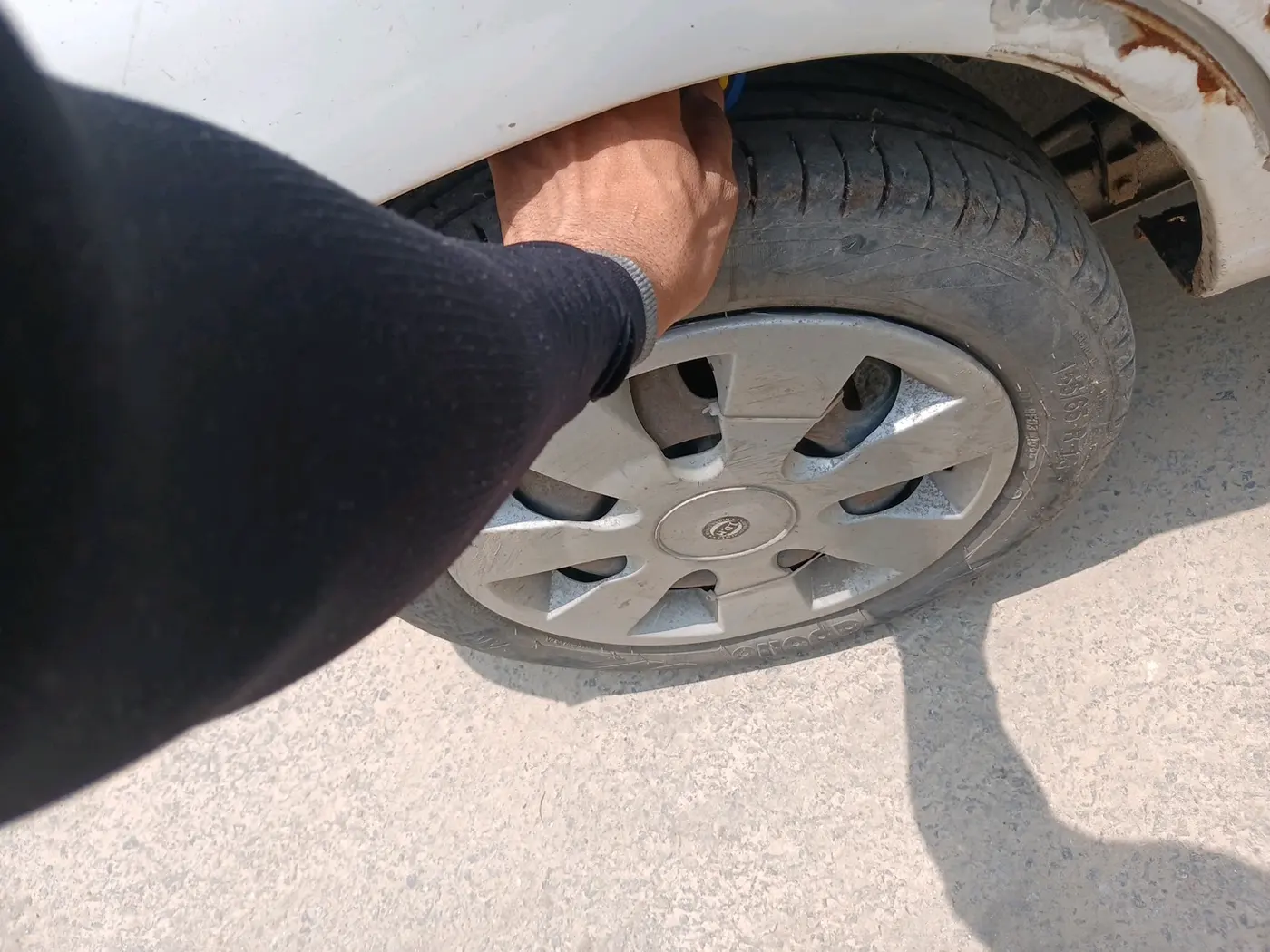 2013 Maruti Alto K10 VXI, CNG, Manual, 1,41,495 km, tyre