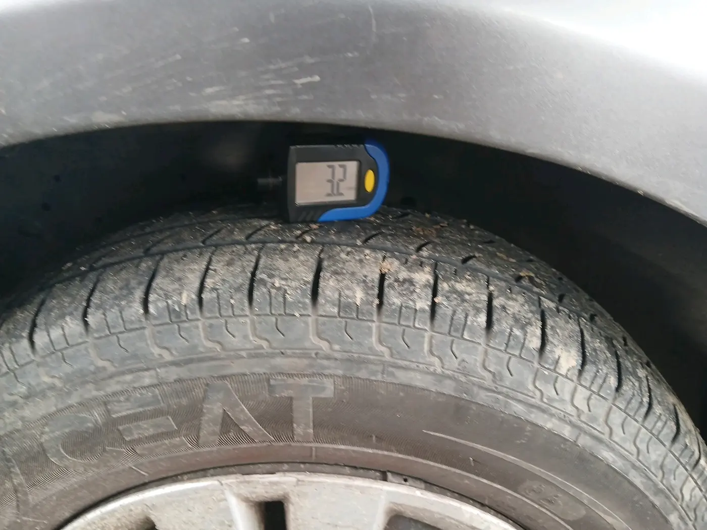 2012 Maruti Swift Dzire VXI, Petrol, Manual, 2,12,421 km, tyre