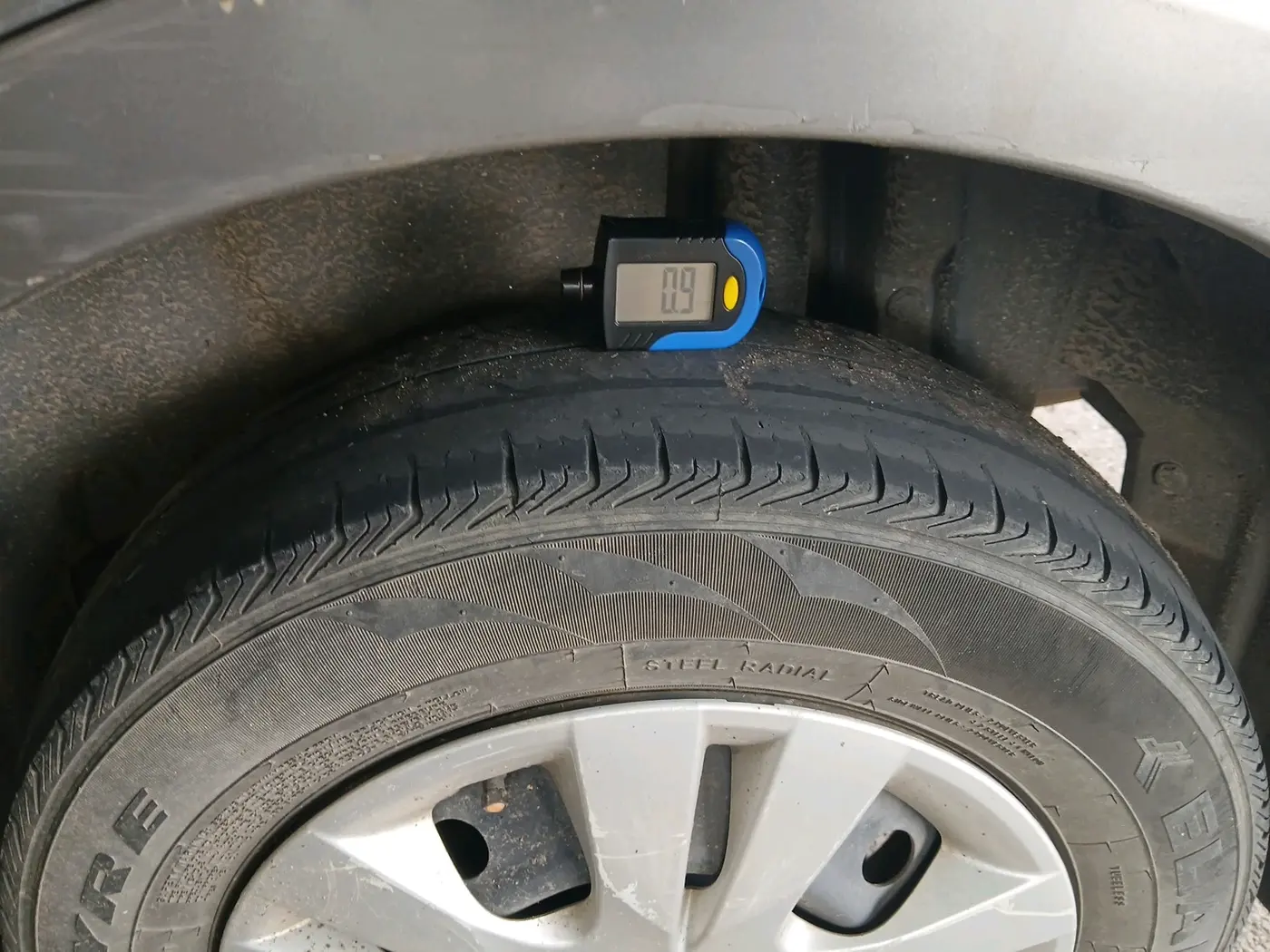 2012 Maruti Swift Dzire VXI, Petrol, Manual, 2,12,421 km, tyre